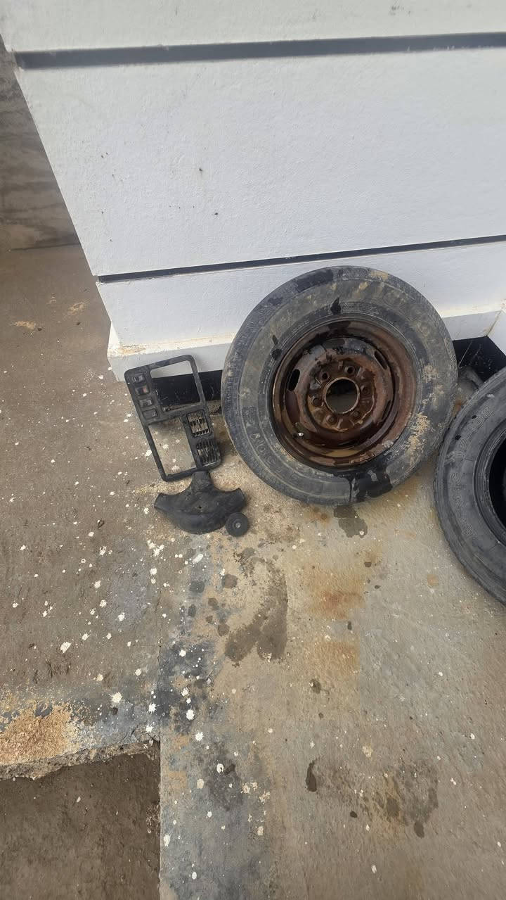 السلام عليكم 
للبيع تايرات كيا حمل مع الويلات + كفر دشبول + قبق دركه استيرن + قبق كاز كلهن ٦٥ الف العنوان الرمادي


**إذا كنت صاحب هذا الإعلان وتريد حذفه لأي سبب، رجاءا أرسل رسالة إلى الدعم الفني**