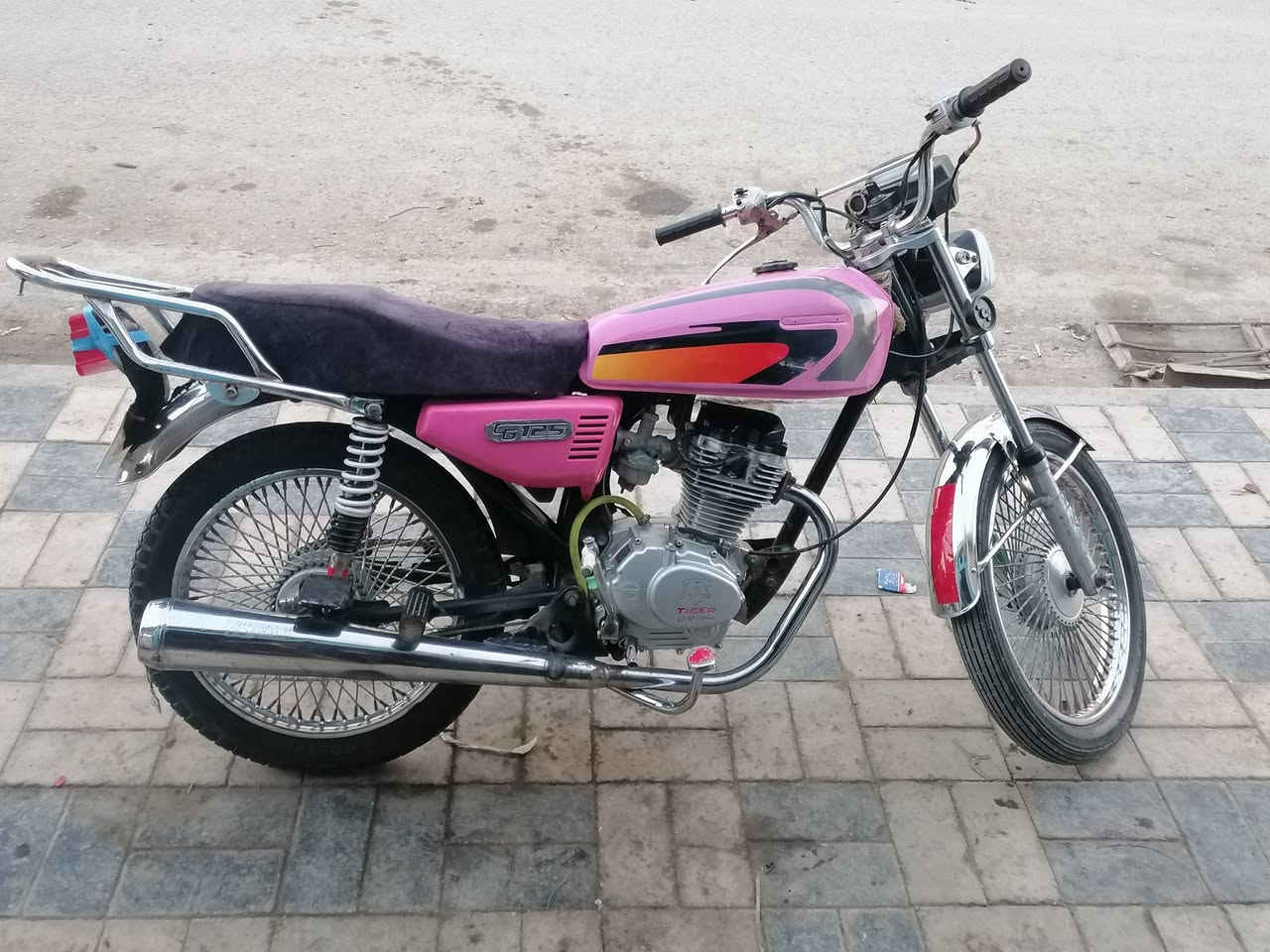 السلام عليكم
دراجه تايكر
موديل 20 
بدون اوراق مكفوله من السرقه
دراجه كامله ماناقصها شي
شغاله نص هندر 
سعرها 275 وبي مجال 
مكاني واسط الزبيديه شراي خاص وبخدمتك


**إذا كنت صاحب هذا الإعلان وتريد حذفه لأي سبب، رجاءا أرسل رسالة إلى الدعم الفني**