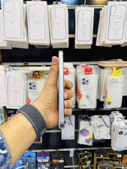 السلام عليكم للبيع 
iPhone 15 pro max 
ذاكره 256 
بطاريه 90‎%‎ 
لون ابيض نضافه 98‎%‎ الجهاز ماستر A/AA كله شغال الجهاز بيه اي خلل فقط مبدل شاشه اصليه تفصيخ اصليه كله شغال فيس ايدي انترنيت كامرات صوت كله شغال ملحقاته فقط كارتونه السعر قفل 775 الف مكاني بغداد مدينه الصدر رقمي ***********
