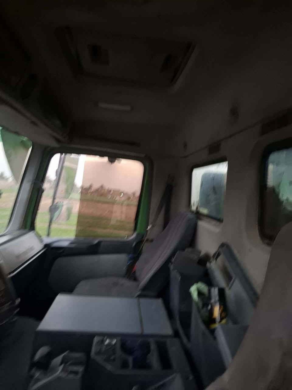 السلام عليكم لوري  قلاب بلاد عكرب بلاد  مديل 2003ما معلايه اصل مجموعة نص جياف سياره مكفولة من كل شيء كير كهربائي ندس 240 مكينه جديدة ((سعر سياره 450وبيه مجال))للبيع أو مراوس  بشفل أو بلوري حسب لقناعه *********** 
اني مكلف با نشر اخوان 👍❤
