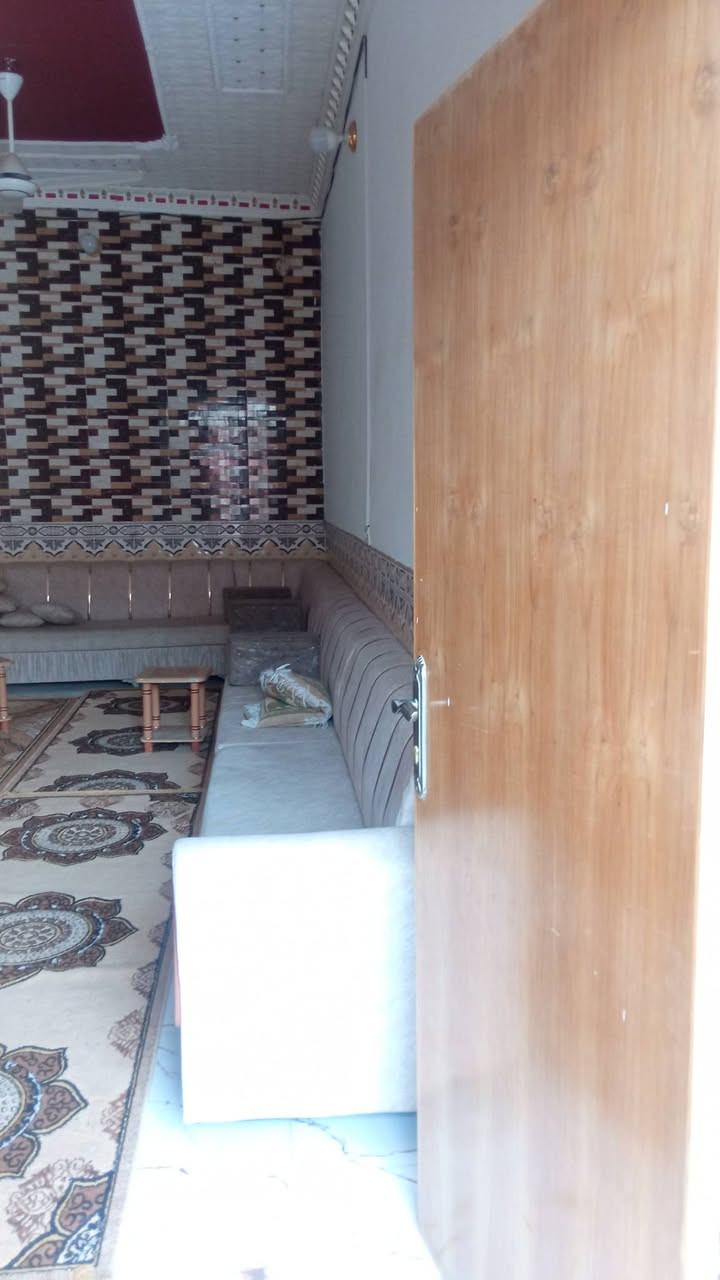 بيت للبيع فقط بحي الزهور بنيان جديد مساحه 250
***********
