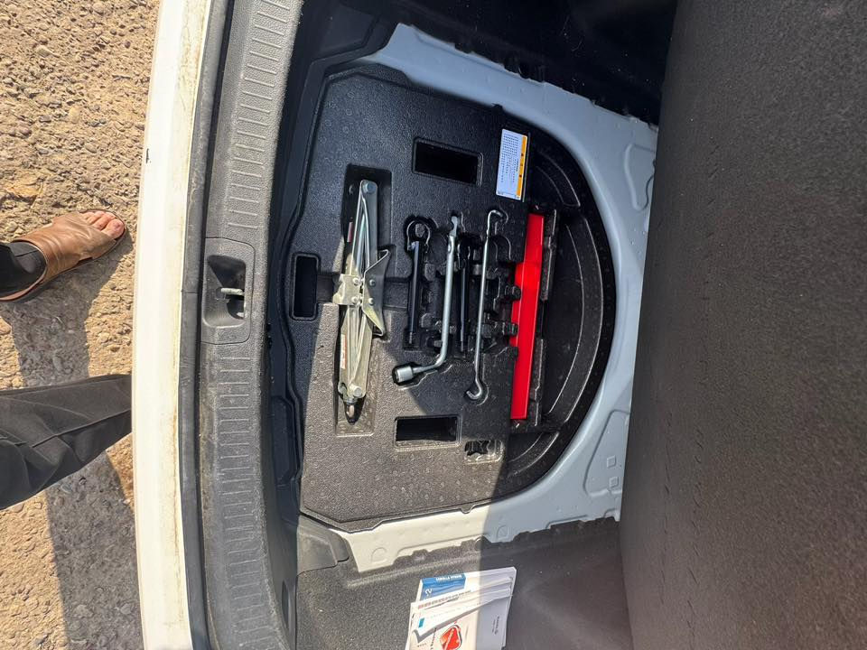 السلام عليكم
كورلا موديل 24 
فول مواصفات 
كشنات جلد اسود بلادي 
ويل كب
تحكمات ستيرن 
كامرة دواره
شاشه 
رادار امامي 
فتحة 
اوتو هولد
هندر بصمه 
الجام مغلفه عازل حراره ابو الضمان
الكاعيات رزلايان شادله 
عداد المشي 30 الف
استخدام شخصي
السعر 149 $ قفل 
المكان بغداد  
السيارة مكفوله من البارد والصبغ 
رقم بغداد باسمي 

‭0773 954 8225‬
