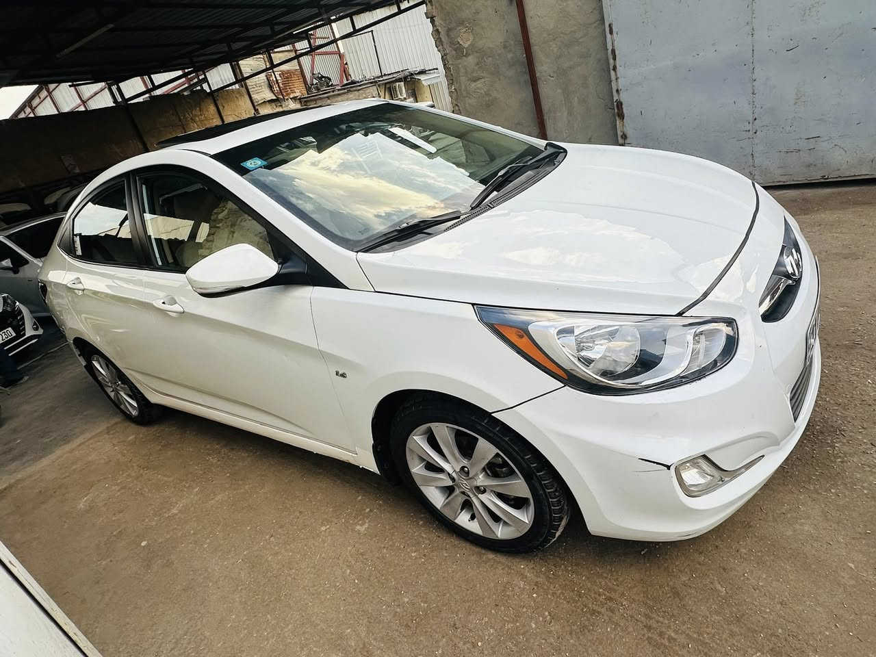 سلام عليكم
اكسنت  خليجي 

موديل 2013 

محرك 1600 

ماشيه 144 الف 

سياره حلوه وكاعده 

بدون صبغ فقط 

فقط بنيد نفس لون اثر حرك 

موصفات 

فتحه 

5تجاوي 

5ويلكب 

شاير مري 

شاشه 

السعر 95 وبيه مجال 

سنويه ورقام جدد وهزه جديده 

وبعد تجي وشوف بعينك 

عنوان كاظميه  ***********
