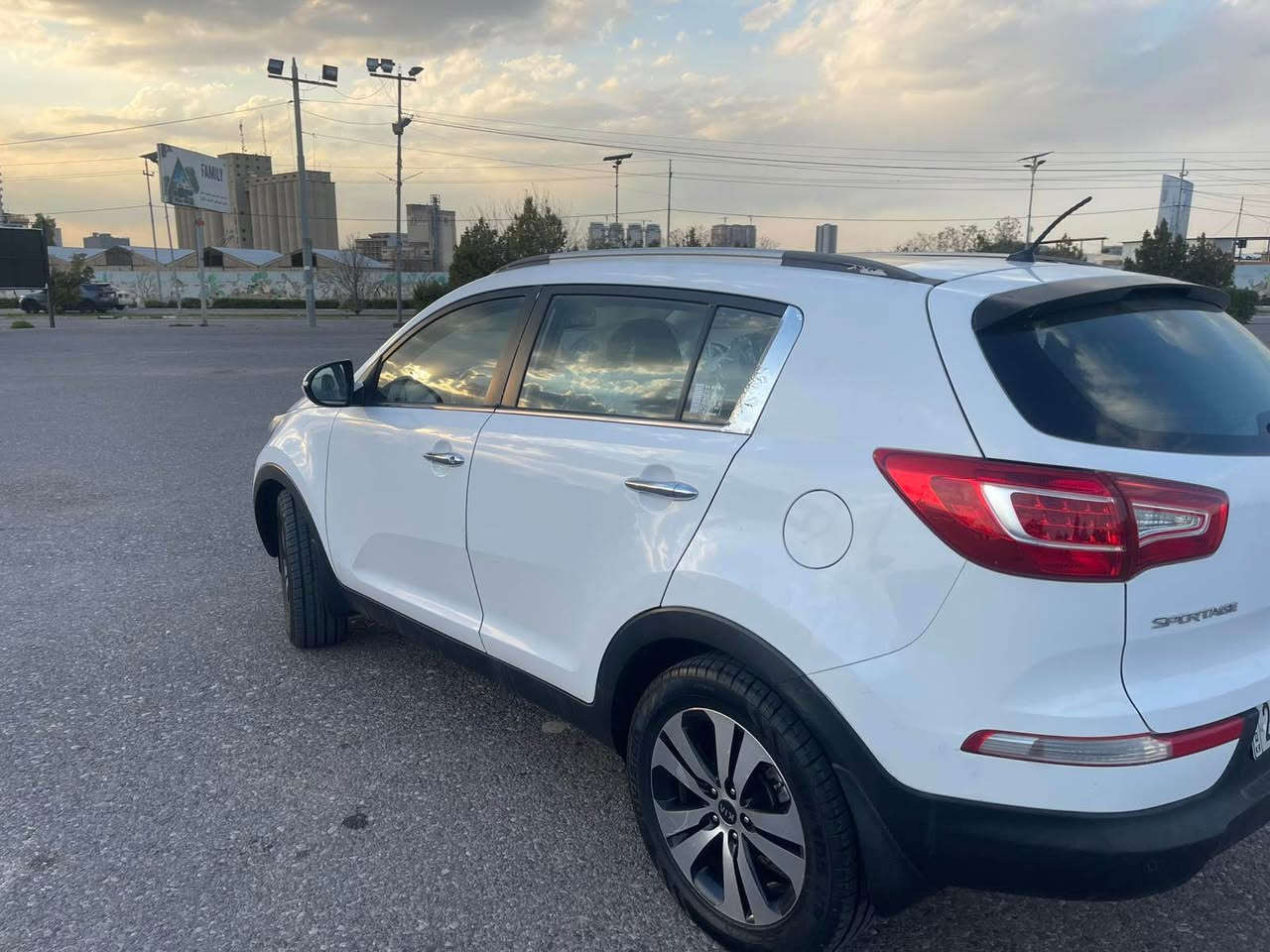 كيا  سپؤر تاج. خه لجي. سفري. هه ولير. 
كلينه. گير مه چينه. ته بريت. به شه رت 160
هه زاري. حه قيقي. رؤ. يشتيه
 فوله.  ته نها به سمه. نيه
  مه چينه. نه كرا ته وه.  شيون. هه ولير. ره قم. سه نه وي.  به نا و خؤ مانه. سه ياره.  كه. به سفري. لا خؤ مان. بووه
هه تا يستا. سحر. 140 ور قه و مه جالك. كه م شقلاوة, أربيل


**إذا كنت صاحب هذا الإعلان وتريد حذفه لأي سبب، رجاءا أرسل رسالة إلى الدعم الفني**