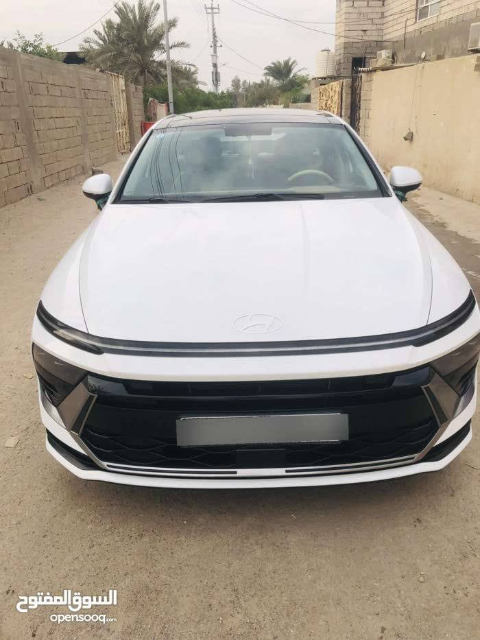 السلام عليكم
سيارة سوناتا للبيع موديل 24 خليجي فول مواصفات 1/1 كفالة عامة كير مكينة تبريد حداده كله مفكولات السعر 230 ورقة وبيها مجال العنوان _ طويريج _ الجمعية 
الاتصال على الرقم 
***********
