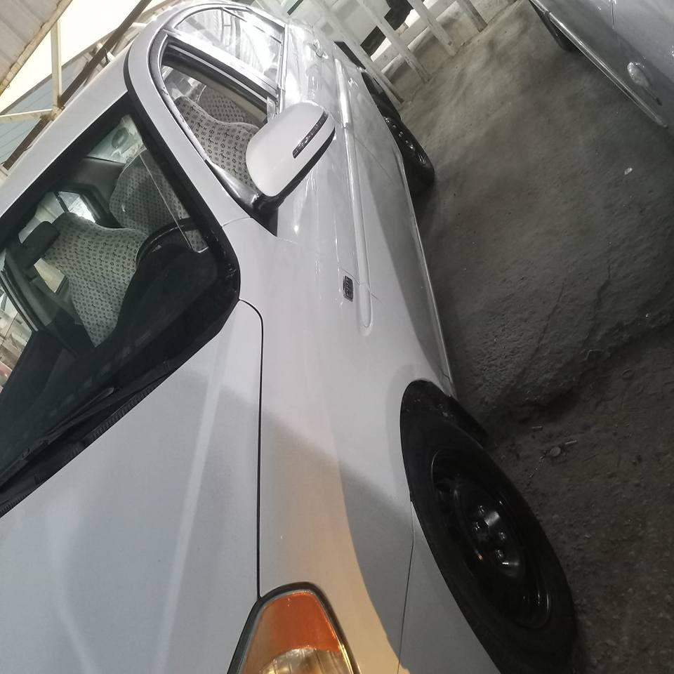 السلام عليكم  سياره اكسنت موديل 10 المحرك 1600 السيارة بيها جاملغ ايمن بي صبغ والباب بجهة السايق بيه  بارد السيارة نضيفه جدا الحداديه  جديده وتخم تاير جديد وإذا اكو مراوس هم عادي المكان النجف الكوفة السعر89 ورقه وبيه مجال للشراي *********** النجف, العراق
