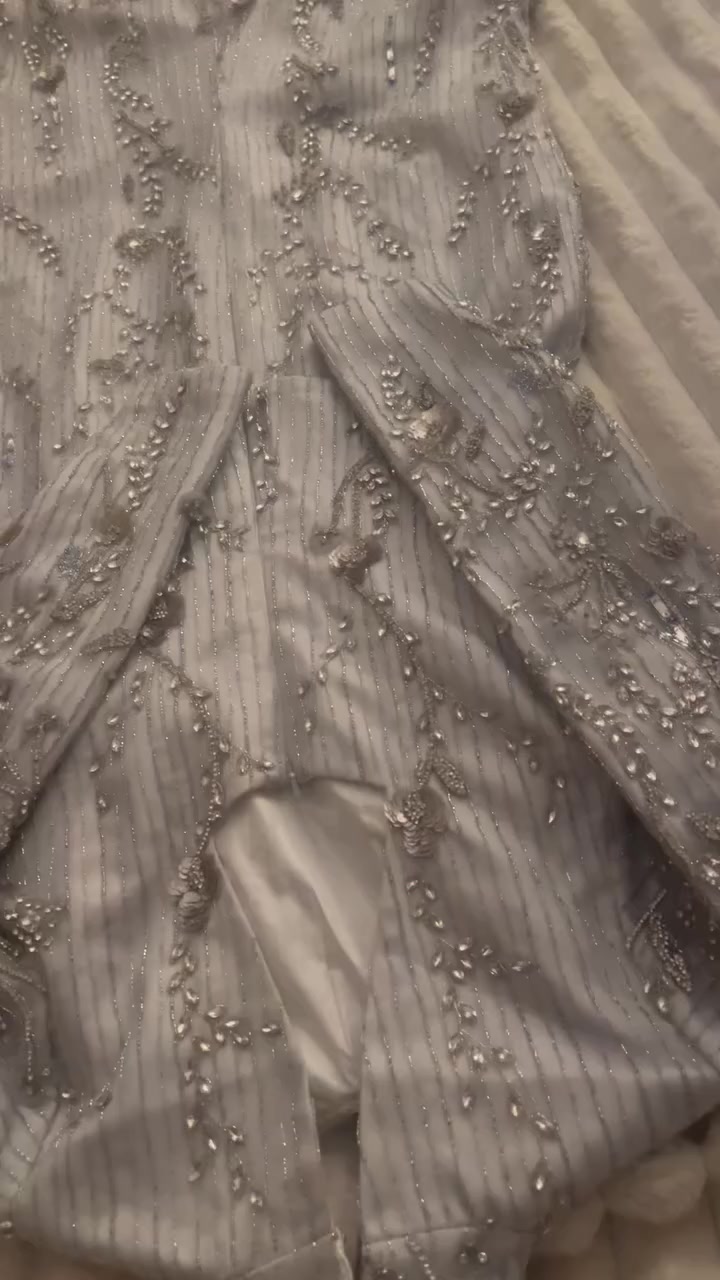 فستان فخم محجبات  القياس ٤٤ شغل ثكيل  جديد   السعر خاص  *********** العنوان  البنوك
