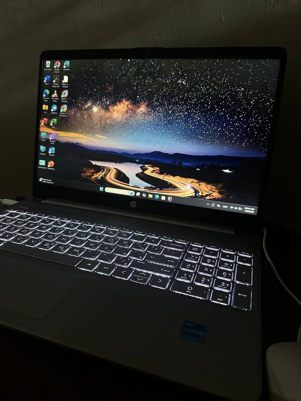 لابتوب HP أصلي من شركة النبع استخدام شخصي لمدة اسبوع فقط بحالة ممتازة 

🔹 

المواصفات:

 • المعالج: Intel Core i3 – الجيل الـ12 (12th Gen)

 • السرعة: 1.20 GHz

 • الرام: 8GB RAM

 • الخزن: 512GB SSD (سريع جداً بالإقلاع وفتح البرامج)

 • النظام: Windows 11 Pro (أحدث إصدار)

 • النواة: 64-bit

 • الشاشة: واضحة ومناسبة للدراسة والعمل الطويل

 • الشركة: HP

 • الموديل: HP Laptop 15s�️ 

مناسب للطلاب والموظفين

✔️ يشغل برامج أوفيس، إنترنت، محاضرات، 

✔️ نظيف وما محتاج أي ش

الابتوب للبيع بدون مراوس  ويا جنطة حامله بلاش المكان بغداد 

***********
