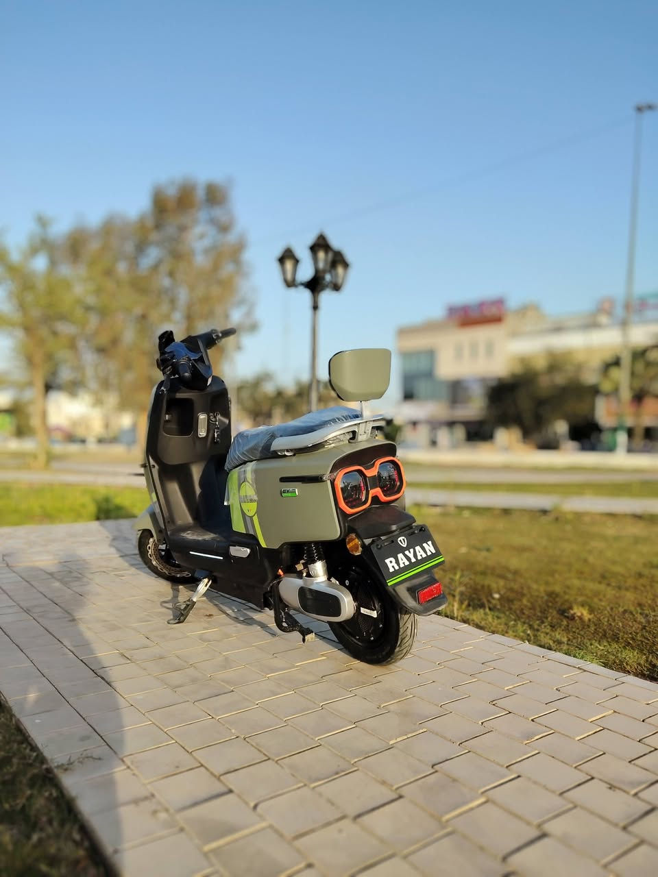 دراجة ريان ام عيون
يتوفر بجميع الالوان 
جديد وغير مستعمل جوه السوك 
المواصفات
6 باتري 
ملف 1200 
تمشيك ٦٠ كيلو بالشحنه 
سرعه ٦٥ 
سويجين وبصمتين 
وباقي المواصفات معروفه 
يتوفر نظام الدفع نقد وبالاقساط 
ويوجد توصيل الى جميع المحافظات
للاستفسار ***********
