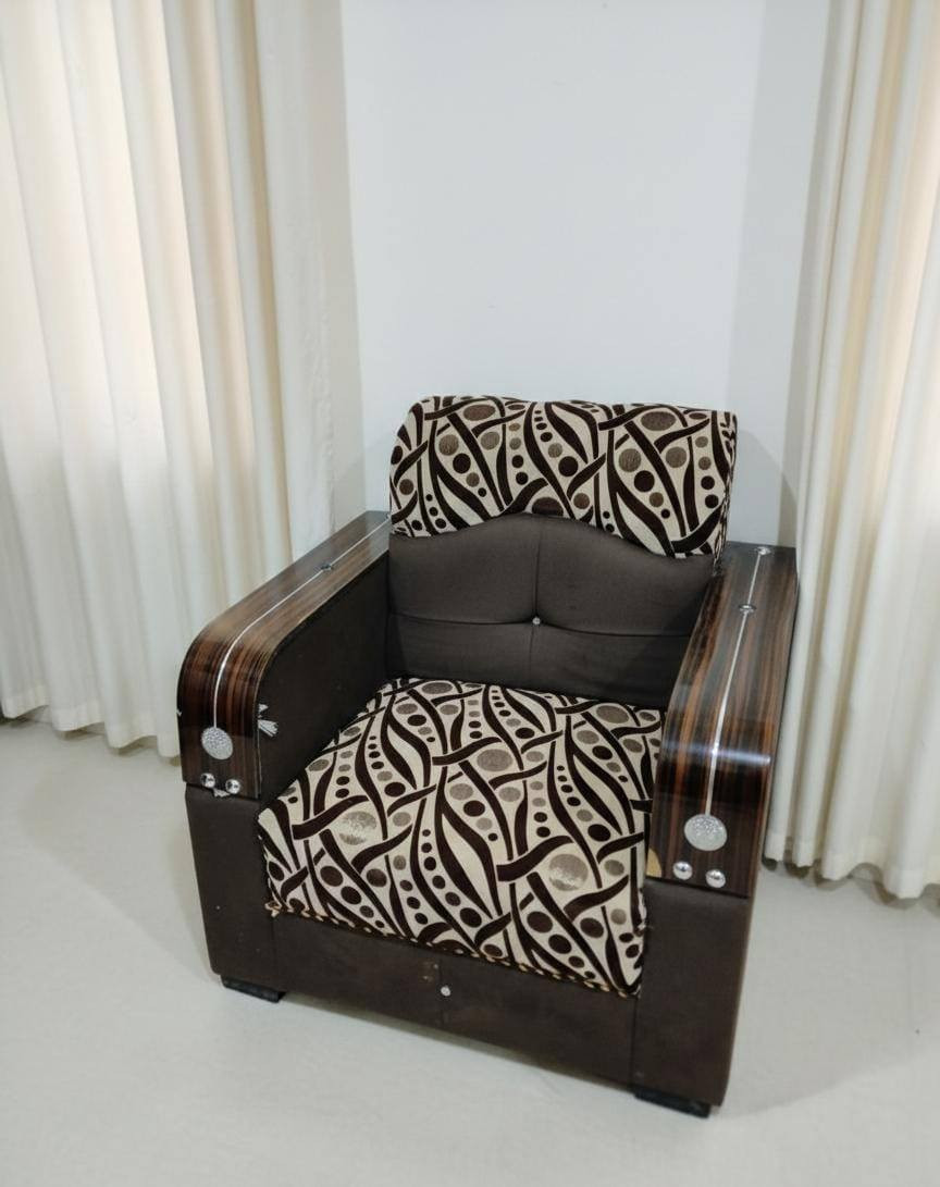 تخم مستخدم نظيف
10 مقاعد  السعر 270

***********
العنوان :الهورة _قرب نستلة
