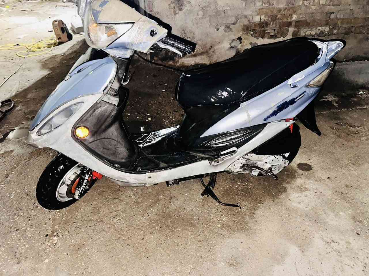 جيفور للبيع عاطله ابيعها هيج دراجه كوم حديد  وذا اتريد غراض منها هم ابيع تصيخ وغراض التفصيخ كله اصلي مو تجاري حتى اذا اتريد برغي منها ابيعك مكاني ناصريه مركز
***********
