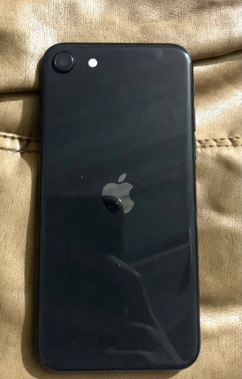 ايفون se للبيع
البطارية 83% التحديث 18 ios  ومستمره تحديث لل26

ذاكرة 128GB حجم ايفون 7 عادي لكن معالج ايفون 11برو

كلها على بلادي مكفول وين ماتريد افحصها بيه عيب واحد من تفرمتها يطلب منك ادارة عن بعد من تدخل ايكلود مالتك بالجهاز بعد فورمات  ترجع تشتغل عندك الجهاز ماعندك اي مشكلة بيها 

سعرها 125 والف هلا بيكم الي يريد خاص  موجود يتواصل


**إذا كنت صاحب هذا الإعلان وتريد حذفه لأي سبب، رجاءا أرسل رسالة إلى الدعم الفني**