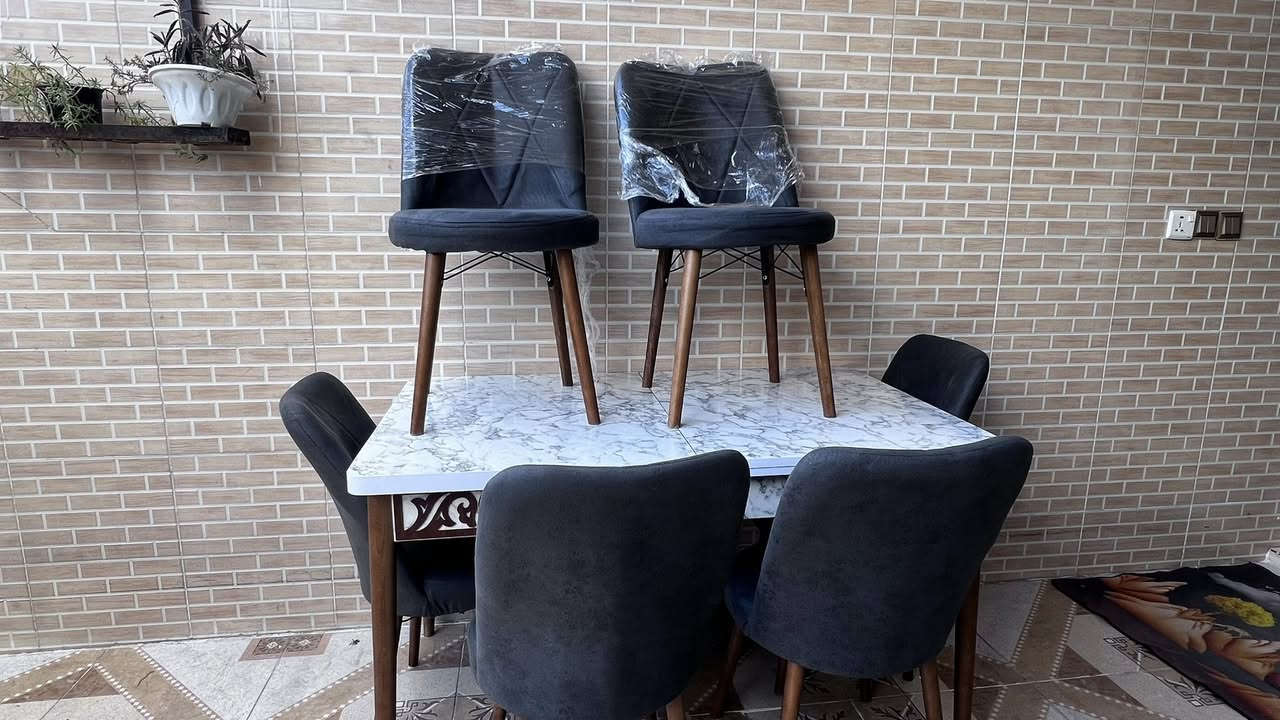 مرحبا للبيع ميز طعام ابو (6) كرسي يتكبر ويصغير الميز نضيف وبدون عيب مستخدم قليل جداً  سعره 125 الف 

اربيل هفلان 
***********واتساب
