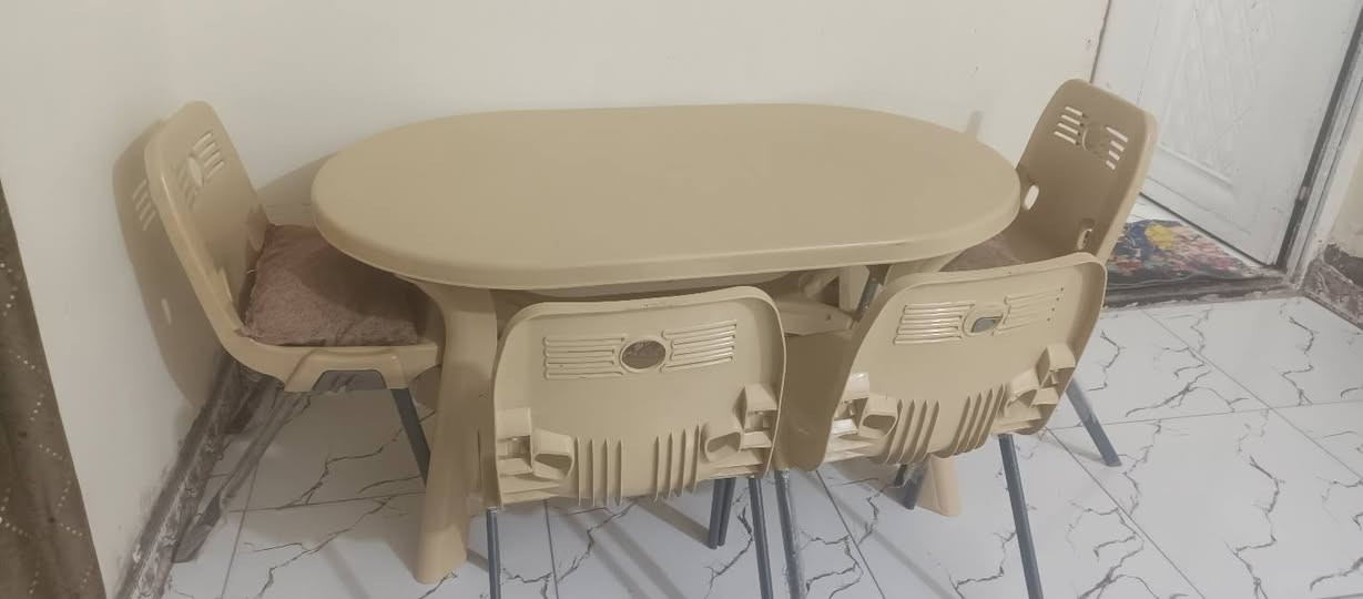 رافع قدره 1000واط مستخدم قليل النظافه90٪  سعره 300الف و ميز طعام سعره 50 الف غير متواجد على الفيس *********** مكاني السياحي بغداد
