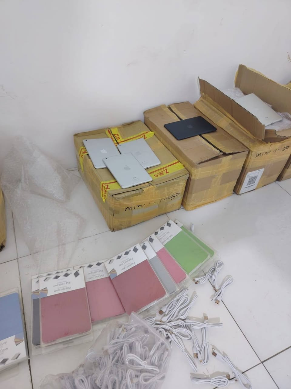 #جملةفقط
آيباد ابل مستعمل امزون نظيف 
شرط فحص شغال كلها
كيبل شحنومع كل قطعة وكفر مجانآ

سعر القطعة فقط 35الف
اقل كمية 50قطعة
المبلغ الكلي 1750.000واصل بغداد
العنوان اربيل/سنتر/ ازهرالداؤودي
للاستفسار والتواصل يرجى مراسلة واتساب
***********
