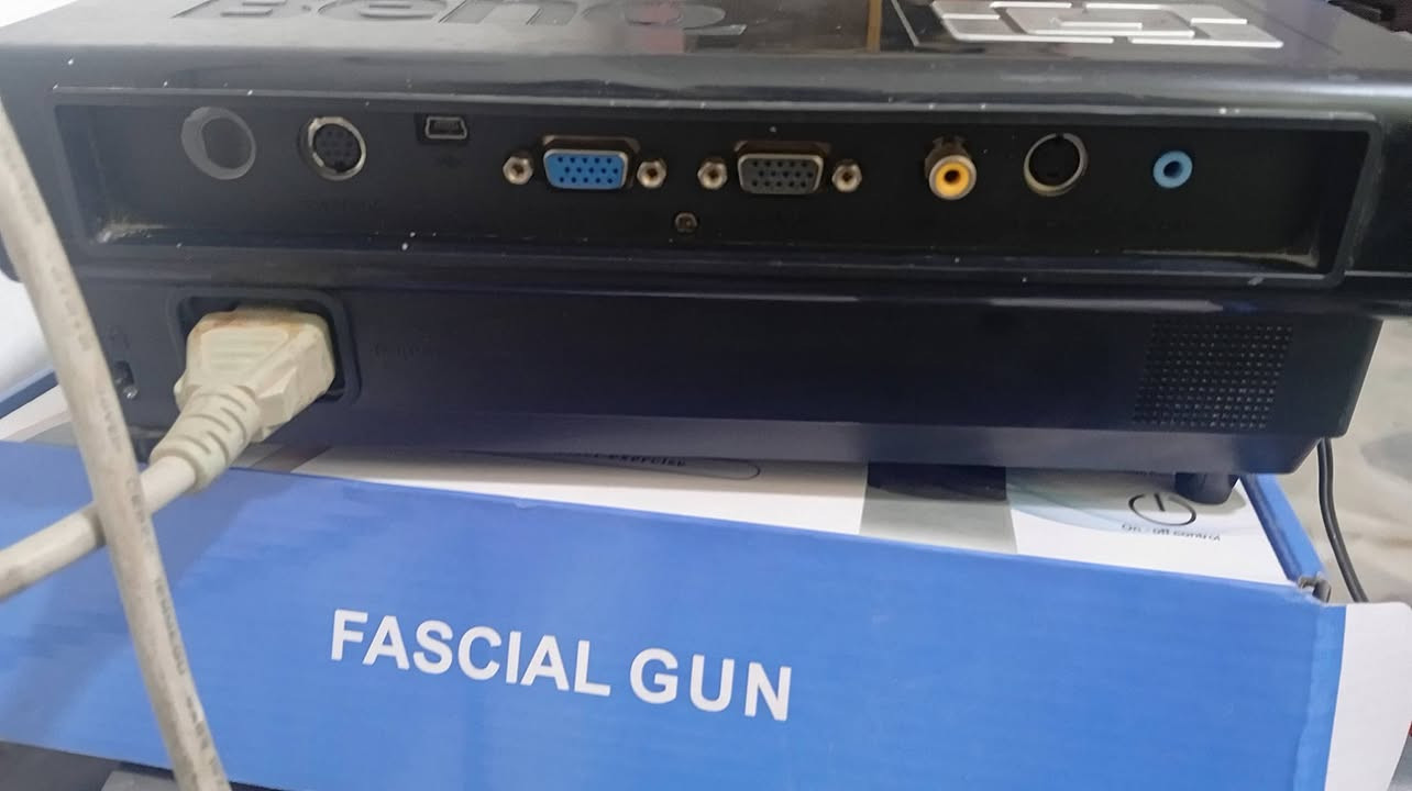 داتا شو مستخدم قليل نوع benq
شغال انطي سعرك وبالعافيه 
***********
