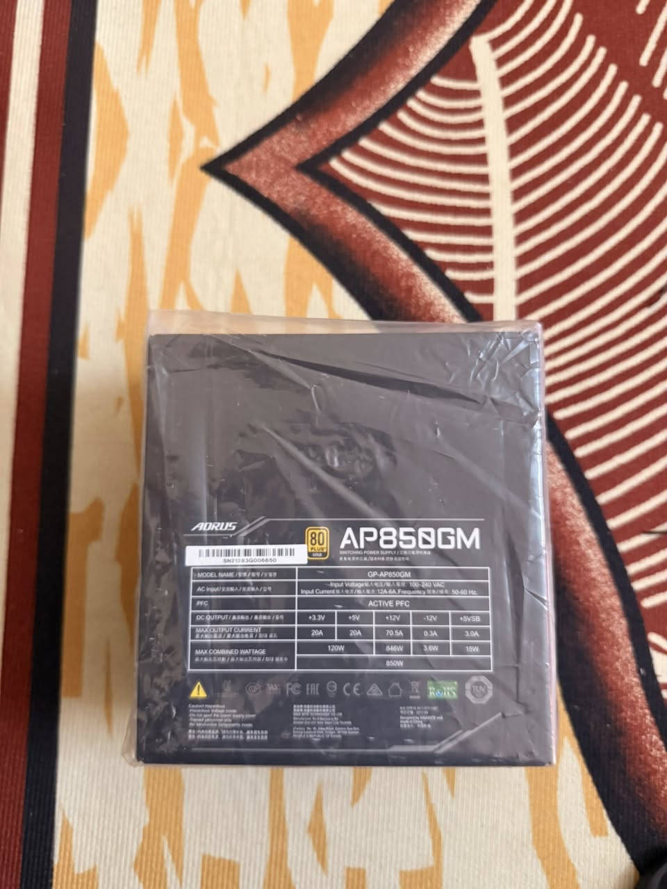 AORUS P850W 80+ Gold Modular
من تصنيع شركة Gigabyte

المواصفات الكاملة:

القدرة:
 • 850 واط حقيقية (Continuous Power)

الكفاءة:
 • شهادة 80 PLUS Gold
 • كفاءة تصل إلى 90% عند حمل 50%

تصميم الكابلات:
 • Fully Modular (كابلات قابلة للفصل بالكامل)

خط الطاقة:
 • Single +12V Rail قوي
 • قدرة خط +12V تقريباً 70–70.8A

المكثفات:
 • مكثفات يابانية 100% بجودة عالية
 • تحمل حرارة حتى 105°C

المروحة:
 • 135mm Smart Fan
 • نظام تحكم ذكي بالسرعة حسب الحمل
 • وضعية توقف المروحة عند الحمل المنخفض (Semi-passive)

الحمايات الكهربائية:
 • OVP (حماية من زيادة الفولت)
 • UVP (حماية من انخفاض الفولت)
 • OPP (حماية من زيادة الحمل)
 • SCP (حماية من قصر الدائرة)
 • OTP (حماية من الحرارة)
 • OCP (حماية من زيادة التيار)

التوافق:
 • يدعم معالجات AMD و Intel الحديثة
 • مناسب لكروت شاشة قوية مثل RTX 4070 / 4080
 • يدعم أنظمة ATX القياسية

الأبعاد:
 • قياس ATX قياسي
 • طول تقريبي 160 مم

اللون:
 • أسود مع تصميم احترافي مخصص لسلسلة AORUS

هذا الباور مناسب لتجميعات الألعاب العالية والمتوسطة مع 

استقرار ممتاز في الفولت.


**إذا كنت صاحب هذا الإعلان وتريد حذفه لأي سبب، رجاءا أرسل رسالة إلى الدعم الفني**