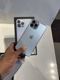 13بروماكس 256  بطارية 🔋87 بلاديه  نظافة 100 السعر 690  07811032211