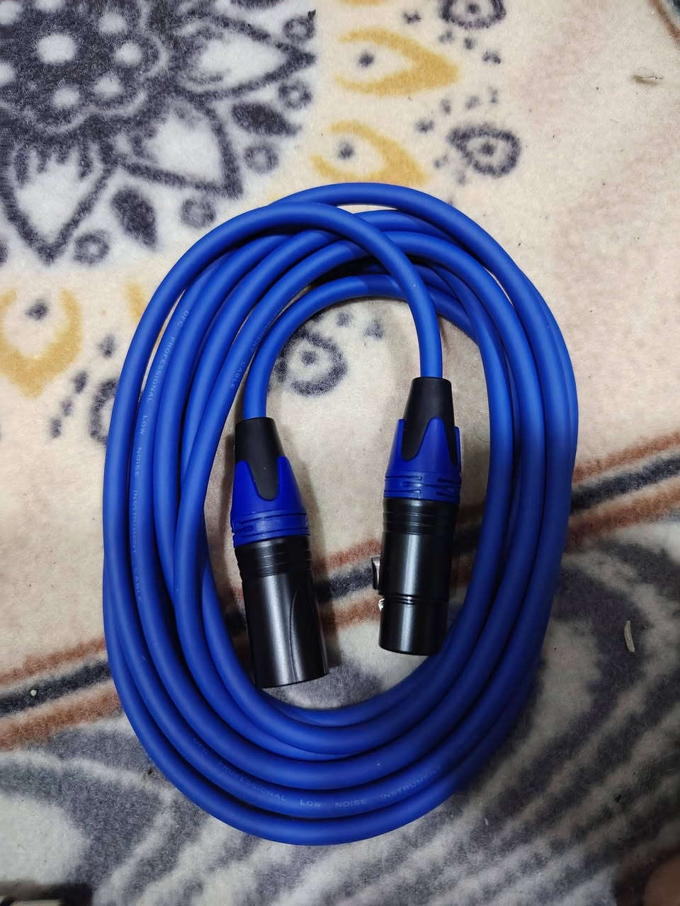 كيبلات صوتيه الطول ٣ متر
فقط الاصفر الطول متر


**إذا كنت صاحب هذا الإعلان وتريد حذفه لأي سبب، رجاءا أرسل رسالة إلى الدعم الفني**