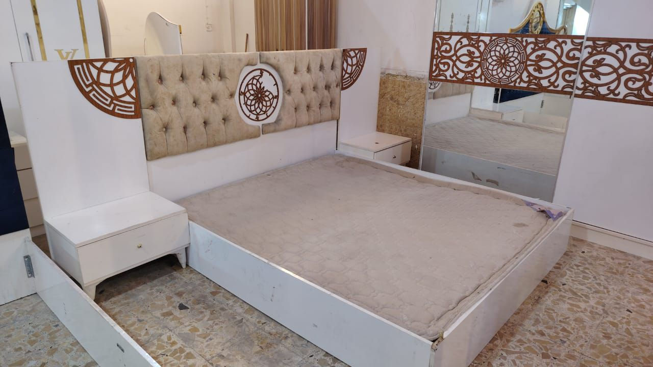 325 الف مع النقل والشد الطابق الأرضي داخل محافظة النجف الاشرف *********** ***********
غرفه نوم تركي 5 قطعه مستخدم نضافه جيده
