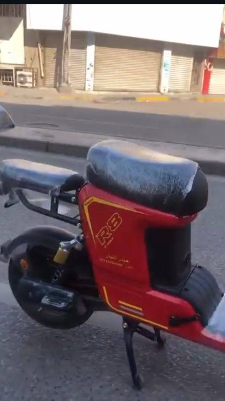 سلام عليكم دراجه ار 8 لبيع دراجه لبيع جديده بيهه بس كسر بل كفر والباتريات جدد 16 انبير تواصل وياي على هاذ الرقم ***********

