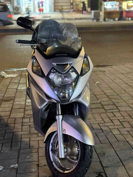 السلام عليكم دراجه سلفر ونج جديده مكفوله كفاله عامه حجم المكينه 600 الدراجه بحالت الوكاله المكان البلديات الشري يتصل ويدلل ***********
