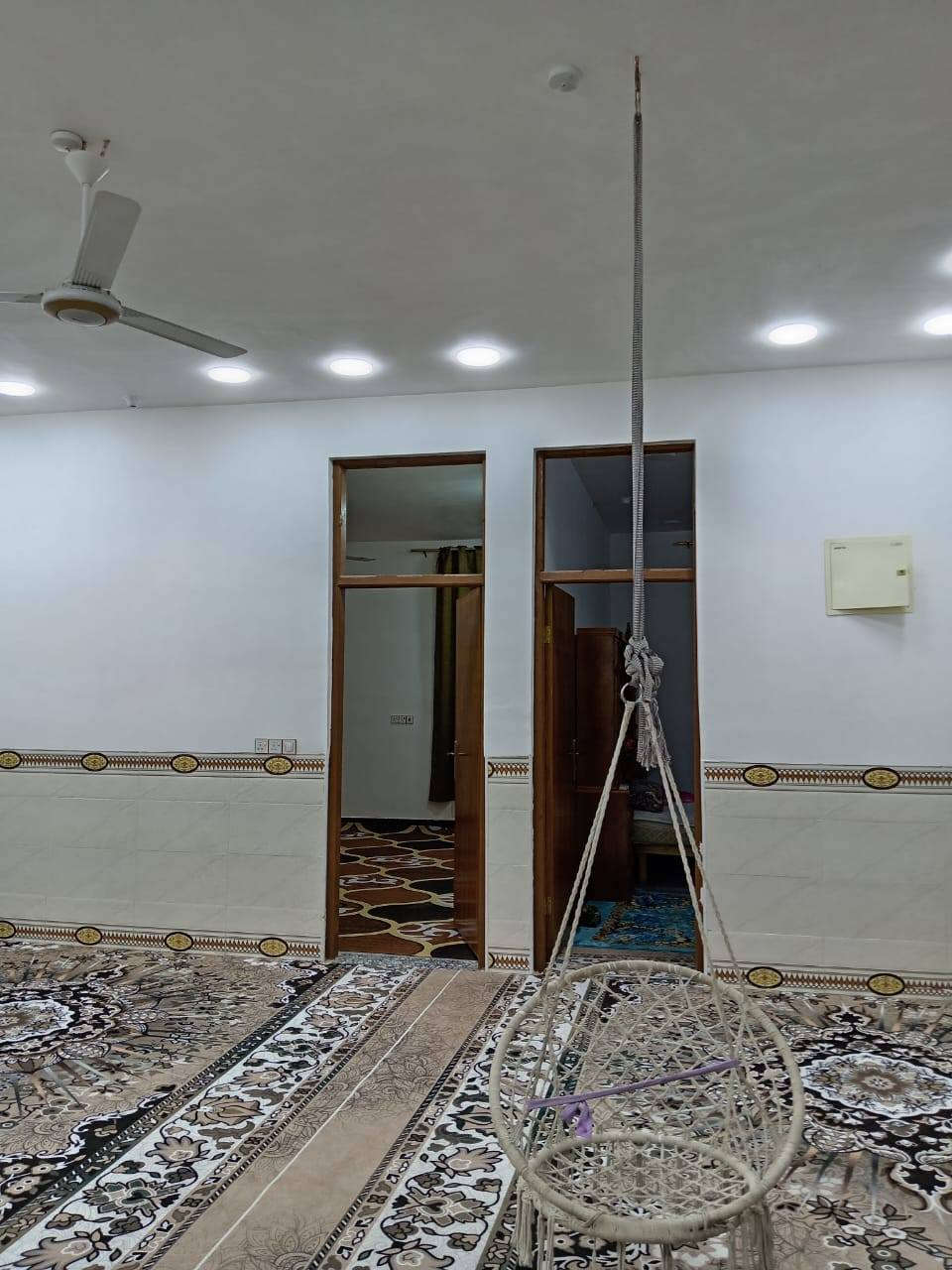 السلام عليكم دار للبيع حي ذويب ثاني مساحة 300متر غرفتين نوم صالة استقبال مطبخ صحيات داخل وخارج خدامات كاملة معروض 80وبي مجال استفسار اكثر *********** مكلف بلنشر مكلف بلنشر
