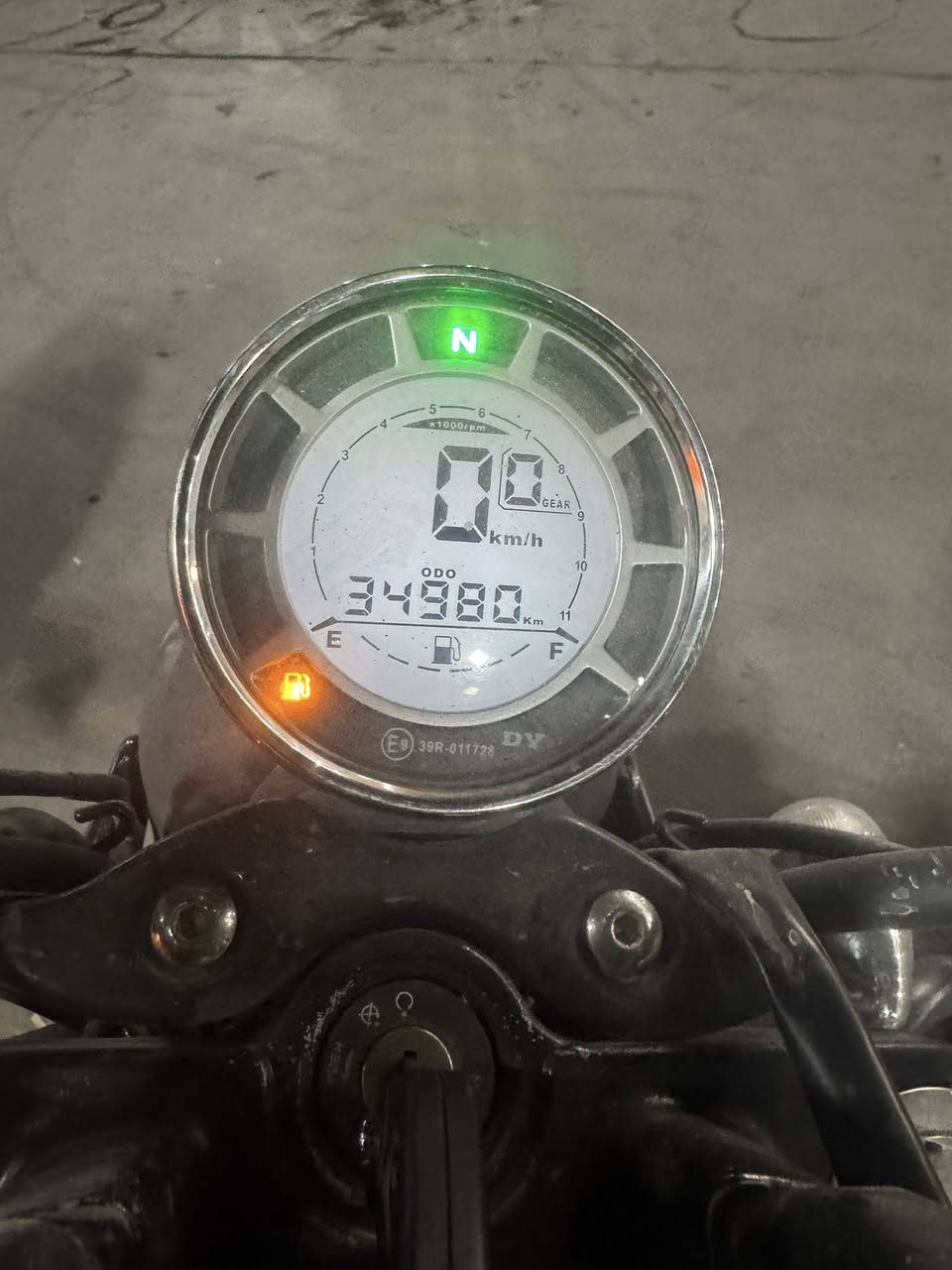 سلام عليكم دايوان لاتي  رقم بغداد(2023)
دراجه جاهزه ومكفوله برغي مامبدل بيهة استخدام شخصي 
دراجه بيهة لايت لد اصلي
مبدل تاير خلفي اصلي مشلن
مبدل زنجيل  ابو الربل الاصلي
ودشالي اصلي خلفي امامي 
بلاضافه وياهة خوذه اصليه من متجر الخوذ الاصليه مشتريهة وبيهة سماعه خوذه اصليه
جفوف اصلي من نفس الماركه مال خوذه 
وياهة زوج جفوف هديه 
مكان دراجه بغداد الحسينيه يم مرور الحسينيه تشتري منا احولك منا 
سعر 3 ملايين و 40 الف 
***********
