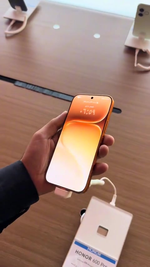 ✨📱  سافا موبايل 📱✨ 🔥 الحجز المسبق متوفر 🔥 على أجهزة HONOR 600 Pro ✨ و HONOR 600 ✨ 🎁 هدايا مميزة لأصحاب الحجز المسبق ✅ ضمان رسمي ✅ أقساط للموظفين والمتقاعدين لحاملي بطاقة الرافدين 🚚 توصيل لجميع محافظات العراق 📍 سافا موبايل - المنصور / 14 رمضان مقابل مطعم الساعة 📞 ***********
