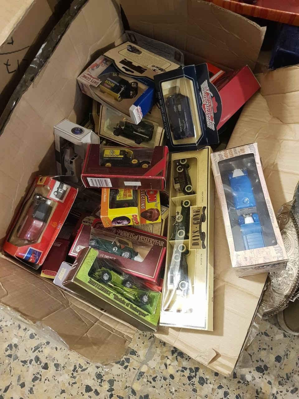 للبيع مصغرات سيارات انكلزيه صنع.     شلعه فقط.   سعر قطعه 10 الف. مكان بغداد شارع ن***********
