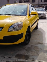 كيا ريو اجره موديل 2008السياره معمره كامله حداديه وسمكره وصبغ حادثها ج...