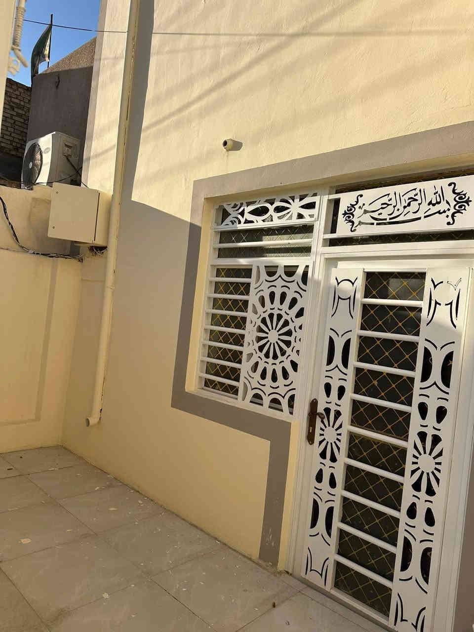 ياالله 

يوجد لدينا بيت للبيع حي ميسان شارع الجامع قرب الكيات والسوك والمستوصف طابق ونص مربع 100 متر يحتوي على غرفه وصاله واستقبال ومطبخ وصحيات والطابق الثاني يحتوي على غرفه وصاله ارضيه بورسلين جدران سيراميك سقوف سي إن سي البيت كلش حلو ومرتب السعر المطلوب 

97مليون قابل للتفاوض 

للاستفسار والمعلومات الاتصال بنا ع الارقام التاليه 

***********

***********

***********

او مراجعه مكتب ألروان للوساطه العقاريه والمقاولات العامه 

عنوان المكتب حي ميسان ع الشريط قرب صيدليه الشراع 

عندك بيت عرصه للبيع راسلنه وات ساب وتدلل
