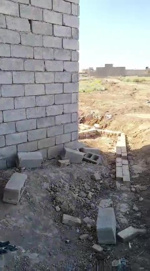 بيت هيكل مقابل أبو رعد ابو سيراميك ثاني شارع يم الفرن الصمون نهايته الشارع الوره الفرن واصله يمه ماي كهرباء مساحة البيت 160 غرفه وصاله ومطبخ واستقبال وصحيات سعره 22 بيه مجال بيت معكود كامل ***********

