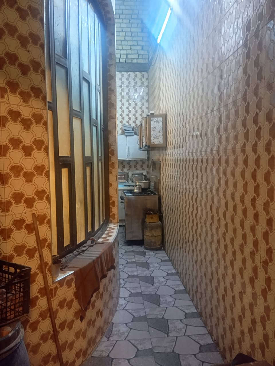 السلام عليكم من رخصت الادمن بيت 150م ام نجم قرب ساحة باسم 3طوابق 5غرف نوم استقبال مطبخ حولي للاستفسار مراجعة صاحب الدار ***********. الرقم الثاني ***********
