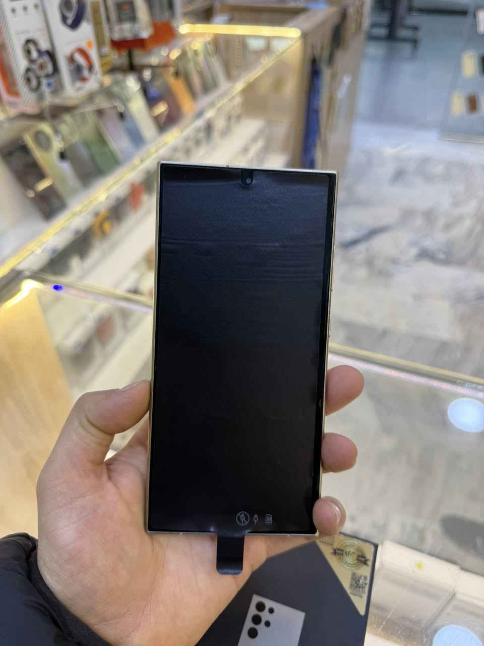 سامسونك S24 الترا ذاكرة 256/12 الجهاز وكالة عين الفهد اللون التتانيوم الرصاصي فقط مفتوح من الباكيت جديد 
السعر 990 الف بيه مجال شي بسيط حك الكروة فقط 
مكاني بغداد السيدية الشارع التجاري 
للاتصال على الرقم ***********
