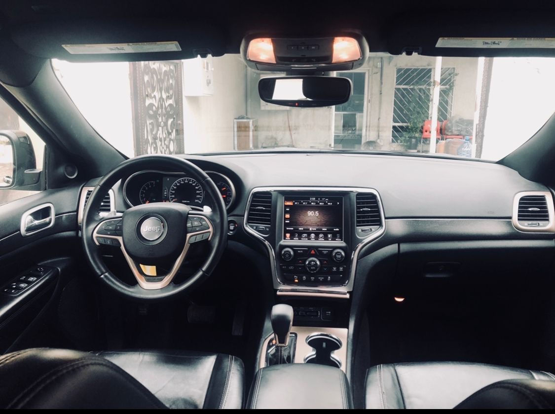 جيب 2017
بلاك توب ماشيه 119وقابله للزياده فور ويل محرك 6سلندر جلد تدفئة كشنات تبريت بيانو تحكمات كير 8نمره سياره حادثها سرقه جميع الاجزاء فقط بدون ايرباك بدون صبغ وشد الاجزاء الاصليه سياره كامله خير من الله وصيانتها بشركة جيب كلها 

إჂ̤ استفسار الاتصال بالرقم ***********
