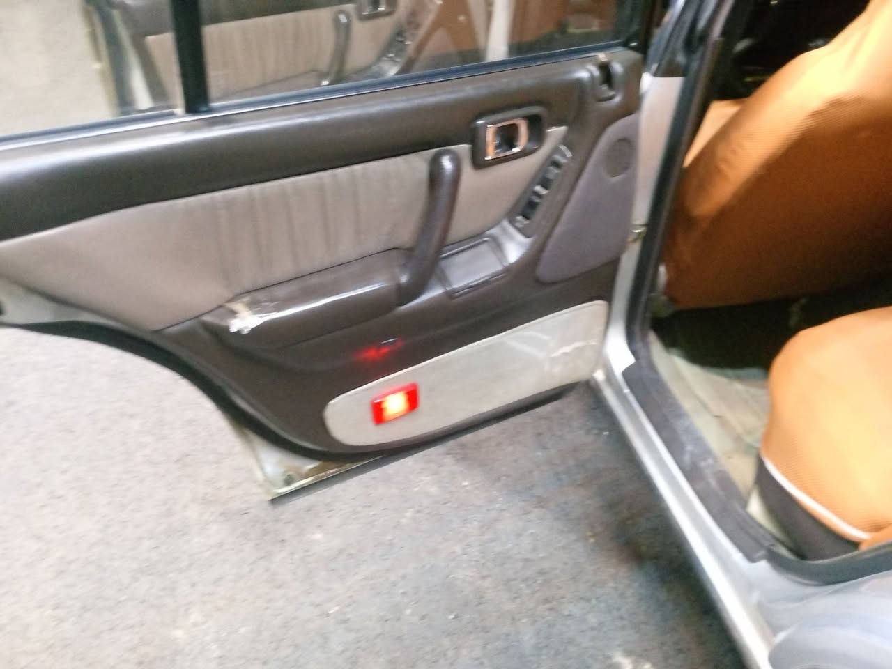 السلام عليكم ارنب موديل 95 يسرا بلادي السياره خير من الله بدون حادث مكفوله من الكص ونقل جثه تحويل مباشر مشروع وطني بغداد محرك كير تبريد تخم تاير جديد صدر خلفي وامامي السياره تراي مفتوح وين مايعجبك اطلع بسمي السعر 107وبيها مجال  مكان السياره بغداد مدينة الصدر الكياره (مكلف با النشر) هذا رقم صاحب السياره ***********
