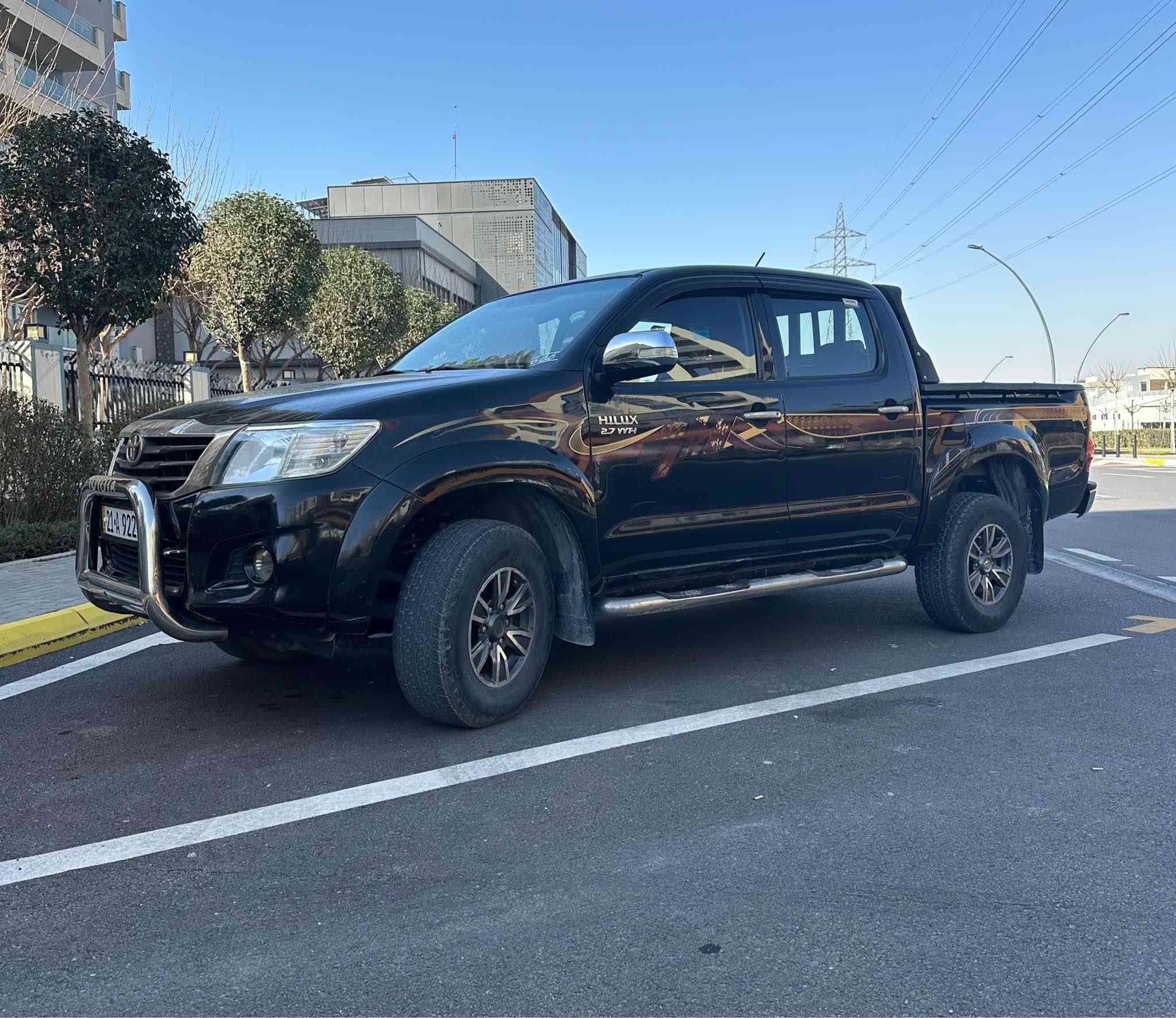 مەرزییە گێڕ عادی٢٠١٣ 
***********
ڕەنگی ڕەش
 سیدنهرۆ فول فول
مەكینەی نەكراوەتەوە
 چەمەلغی لای سایەق پەڵەیەك بۆیاخی هەیە سۆنەرم،  داناوە لەگەڵ  هەنێك كاڵبونەوە
 سعری١٧٨گەڵایە السليمانية, العراق
