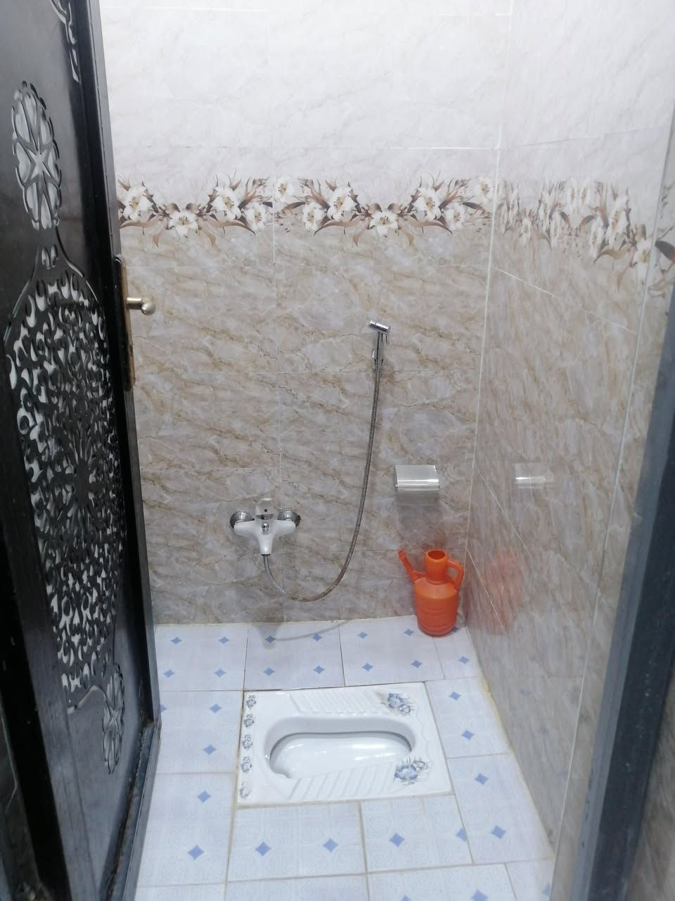 ‏❤️سلام عليكم بيت للبيع البصرة تنومة نهار حسن بيت طابو زراعي 170 متر مربع بيت كامل مكمل جيب أغراض وأقعد مجاري كاملة على النهر ورا البيت كهرباء كامل مكمل كله أعمدة شارع ثمانية متر بعد فترة قليلة تبلط بيت مرتب بشكل ***********متواجد بكل وكت واتساب ❤️سعر 100وبي مجال

