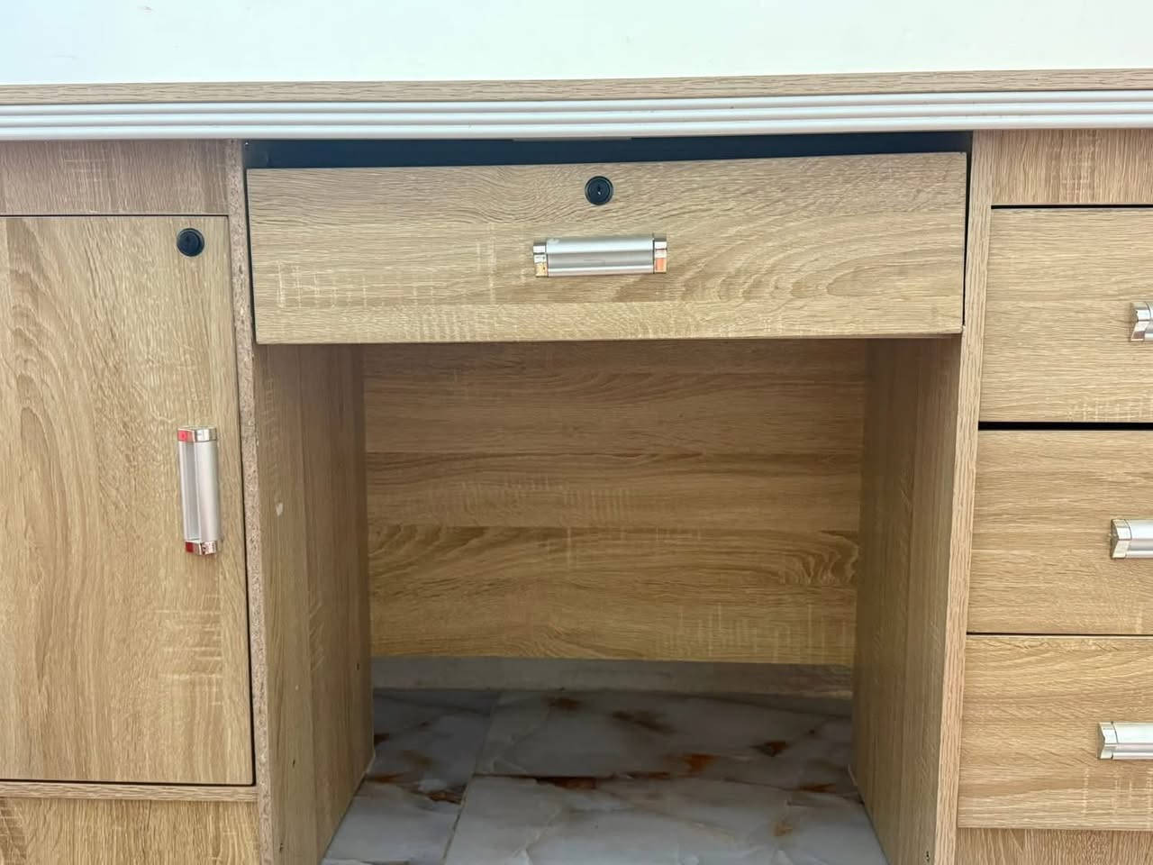 مكتب نظيف وشبه جديد للبيع، استعمال خفيف وكلشي بيه تمام—ديالى، السعر ٩٠ الف و التوصيل مجاني للتواصل خاص


**إذا كنت صاحب هذا الإعلان وتريد حذفه لأي سبب، رجاءا أرسل رسالة إلى الدعم الفني**