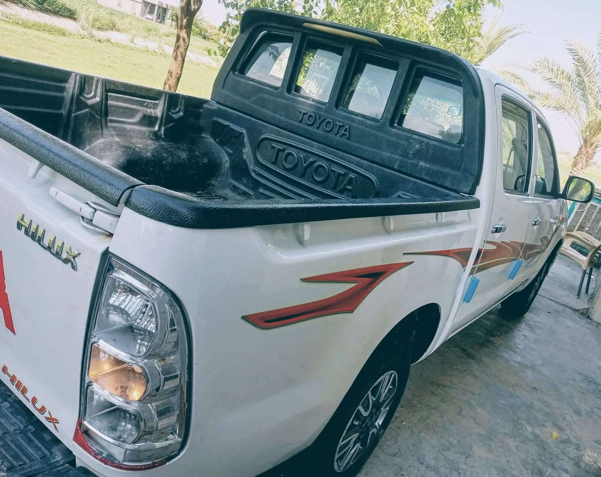 السلام عليكم 
تويوتا موديل ٢٠١١ عراقي
مكفولة 
گير مكينه تبريد جاهز تخم تاير 
السعر ١٥٥ وبيها مجال 
مكاني بغداد ابو غريب 
رقم الهاتف ***********
