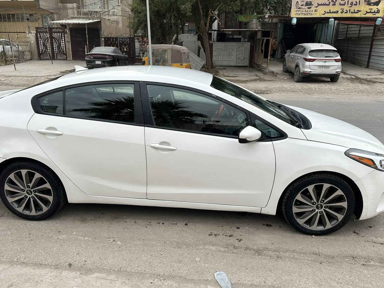 سلام عليكم
فورتي ٢٠١٧ وارد امريكي 
محرك ٢٠٠٠ دوش كفالة شرط لفحص
كير كفالة 
ماشية ٧٧ ميل 
حادثها موجود بالصور وسونار هم 
السيارة بدون دواخل مابيها اي ضربة 
فقط صبغ وموضح بالسونار ، 
السعر (١١٨) وبيها مجال 
مكانها بغداد حي اور الشعب 
***********
