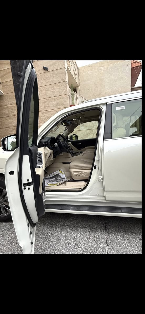السلام علكيم للبيع 
Toyota Land Cruiser 2024
  تويوتا لاند كروزر 2024. 
ملاحضة / رقم السيارة بغداد مميز 
   ماشية - 26 كلم فقط 
✅ المواصفات:  فول مواصفات 
VX فول مواصفات ضمان شركة ساس
الموديل: 2024 
الحالة: كفالة عامة من كلشي مغلفة ppf ضمان عشر سنوات سيارة جداً جديدة 
المواصفات : معروفة مواصفات VX 
سيارة للجناي اذا بايع شاري ما تفيدك 
مكان السيارة بغداد 
📞 للأستفسار الاتصال على الرقم ***********
