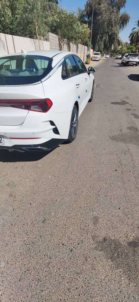 السلام وعليكم للبيع k5 خليجي ٢٠٢٣
لون أبيض 
بصمة وتشغيل عن بعد 
حساسات أمامي وخلفي
كاميرا دوارة
محرك ٢٠٠٠ دوش المرغوب 
رقم اربيل باسمي 
صندوق ذكي عنده الاقتراب 
مود درايف 5 وضعيات 
ويل ١٧ كروم 
تحكم ستيرن 
نظام ترحيب 
ماشية ٢٨ ألف 
السيارة مكفولة 
مكانه بغداد الكرخ 
السعر ٢٠٥ وبي مجال بسيط 
الاتصال ***********
