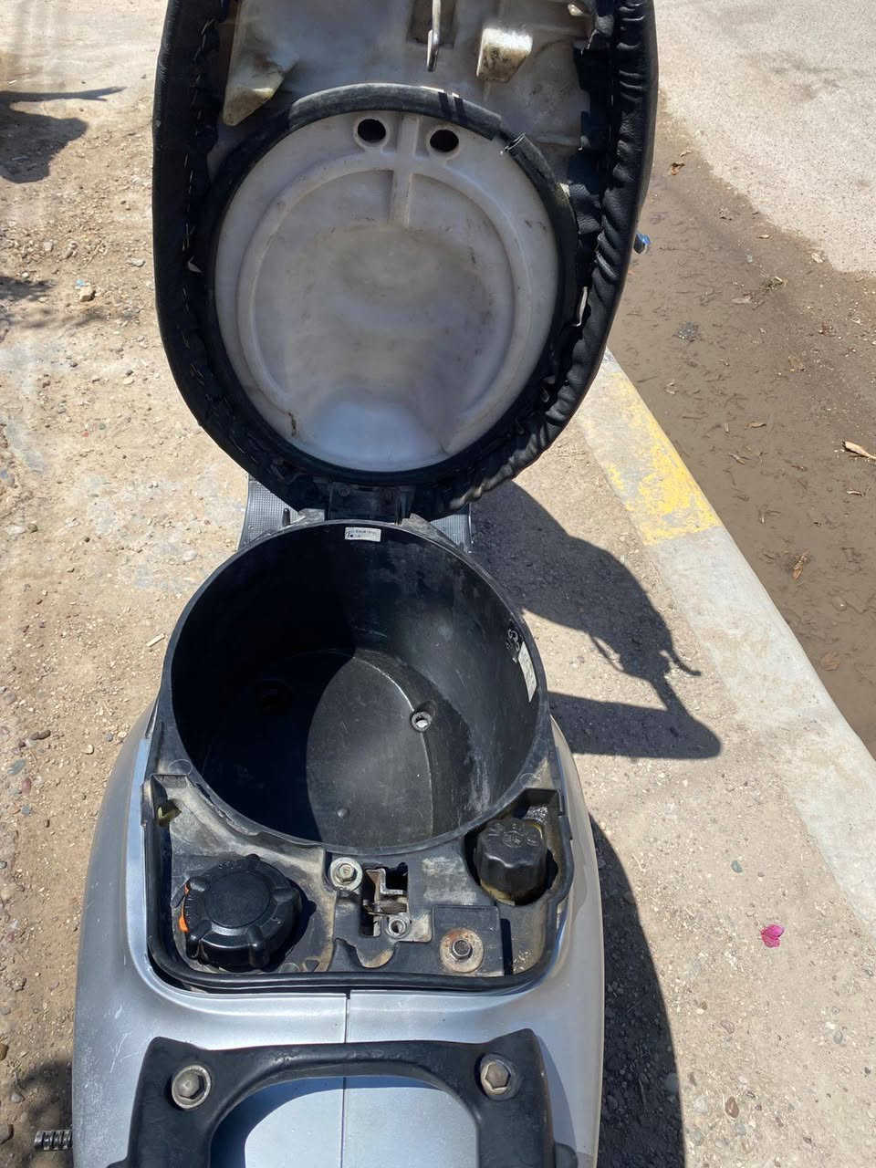 مكلف بالنشر ‏‪***********‬‏
سلام عليكم دراجه عصفوريه سرعه 60 مكينه جديد شلعه ومعدل خير من الله كهربائيات كلها شغاله سلف وهندر مكاني بغداد حي العامل  الاستفسار على الرقم ‏‪***********‬‏
السعر 170
