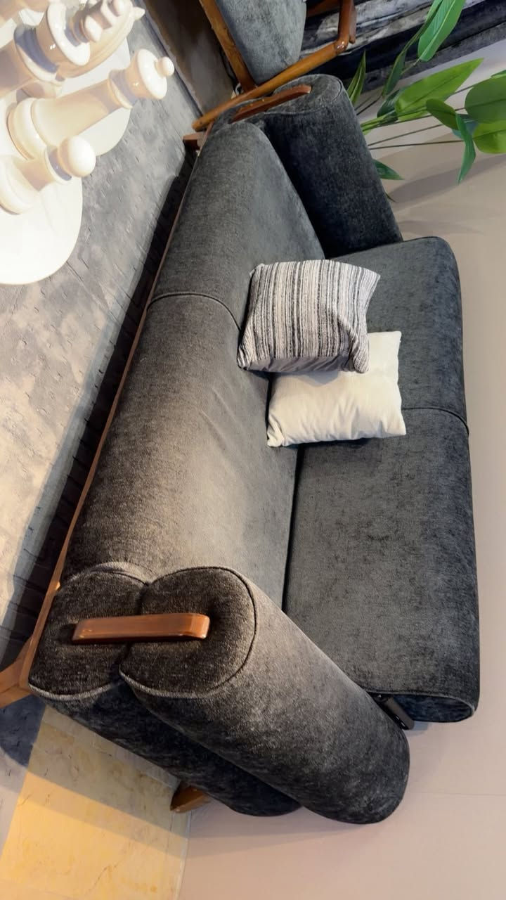 مرحبا
عندي هذ التخم اي ضرر مابي ومستعمل قليل 
8مقعد ثنين 3مقعد وكرسين رايته ب 700
الرقم ***********
