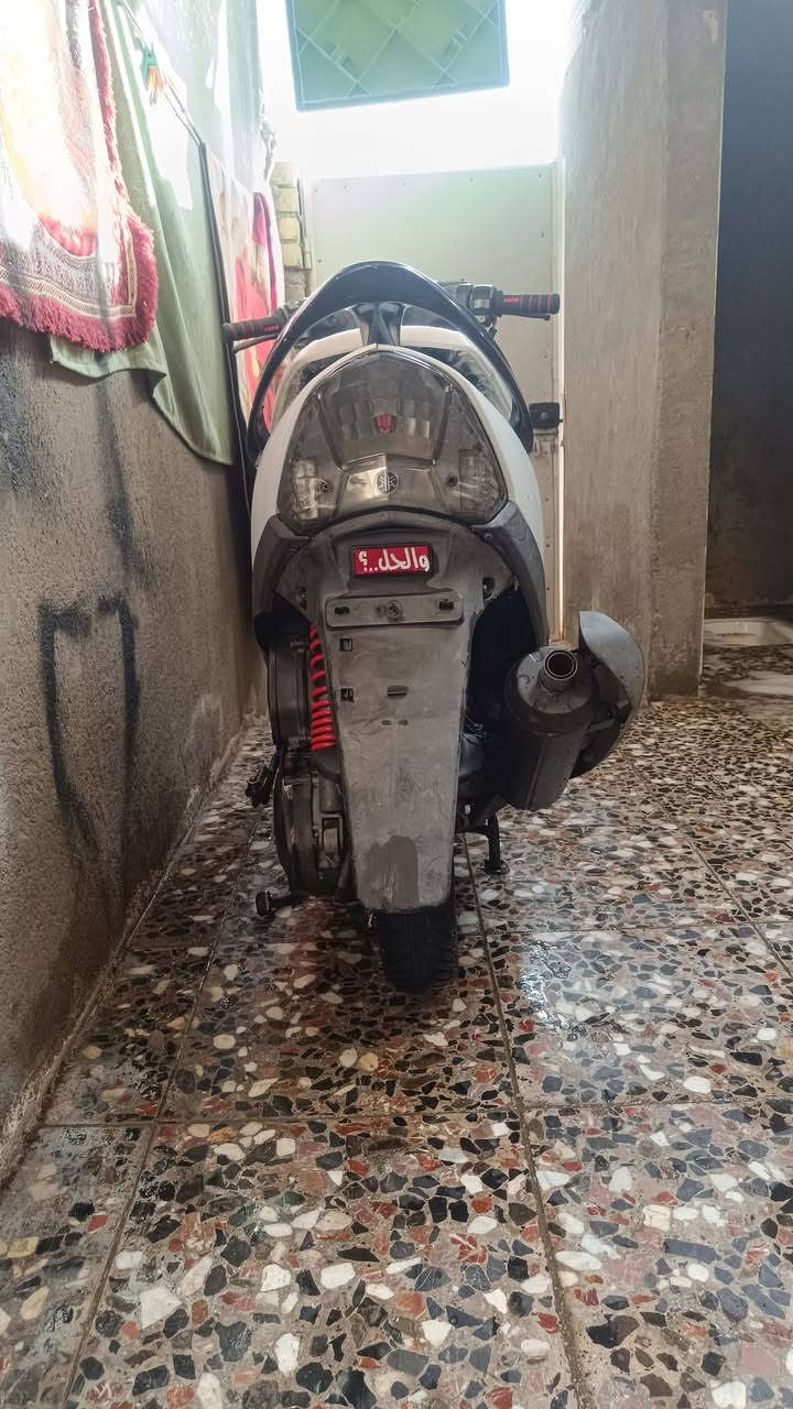 سلام عليكم دراجة ماكس البيع بلادي شلعة معدل فول بيهة صالنصة اف ام عضمات كوسو وياهة صالنصة حلزوني وكفرات اليموني وية البيض سبب البيع ماحتاجهة المكان بغداد الزعفرانية الرقم *********** السعر 650 وبيهة مجال
