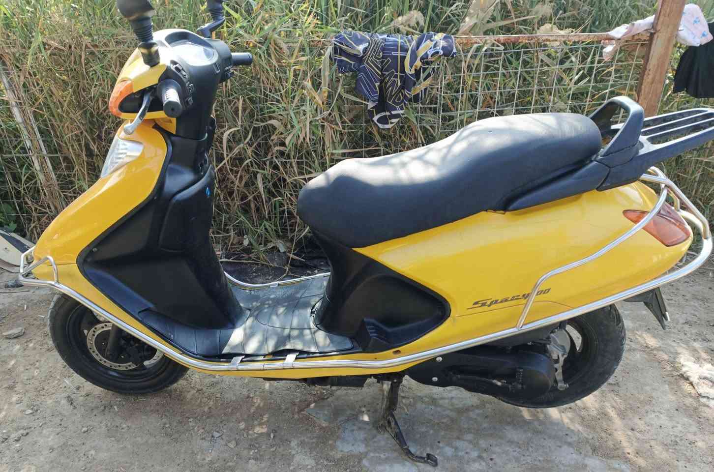 السلام عليكم للبيع دراجه سبيسي ياباني مفتوحه رايمر مره وحده دراجه نضيفه كلش شلعه ومعدل مكينه ناعمه كهربائيات شغاله ترايك وين ما تريد السعر 550 للاستفسار ***********
