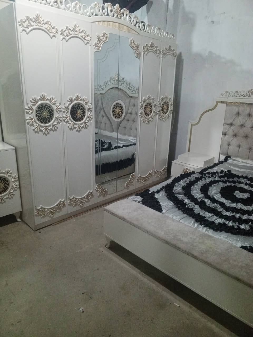 طخم تركي ملكي 8قطع سعر 650 الف عنوان سيميل مسيريك قرب صيدليه بيلا ب فرع ***********
