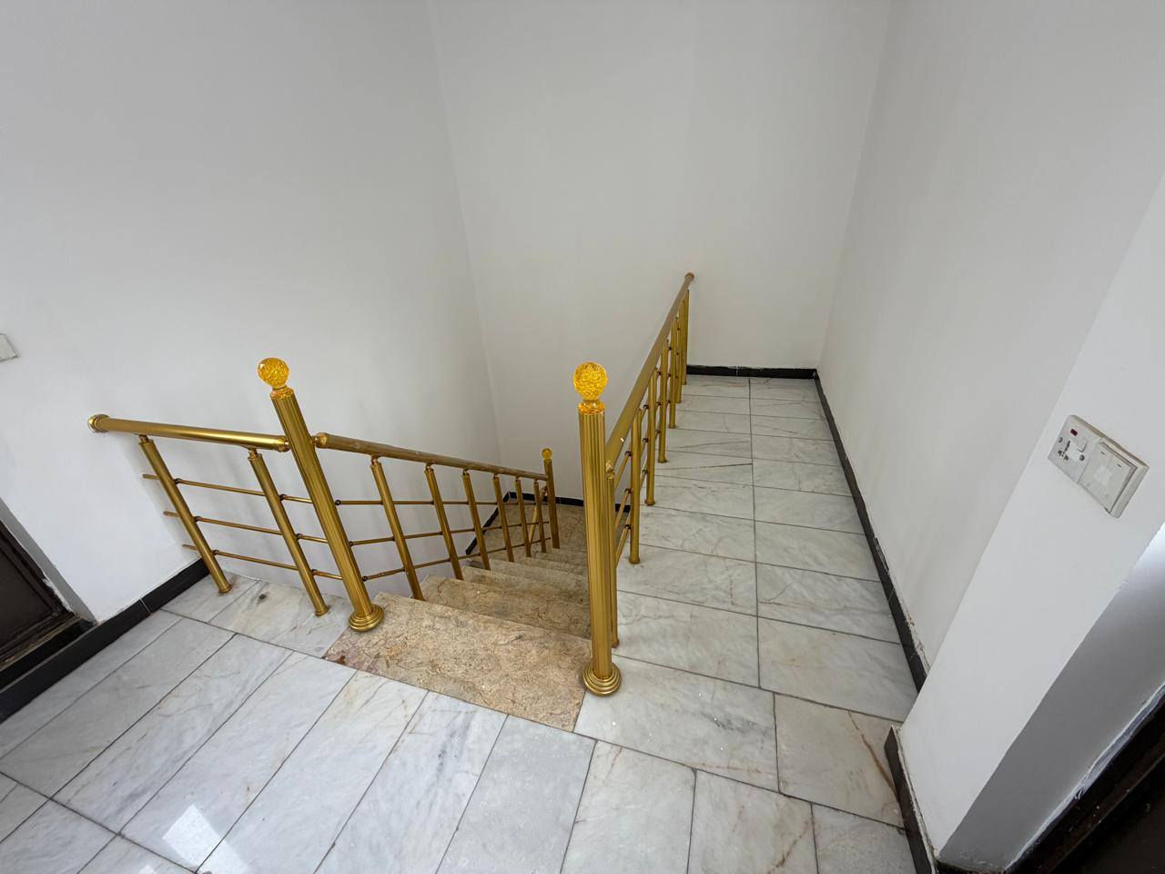 السلام عليكم ٥٠ متر للبيع هياكل مقابيل بيت تشجير قريب خط سريع سيديه رقم داخل صور
